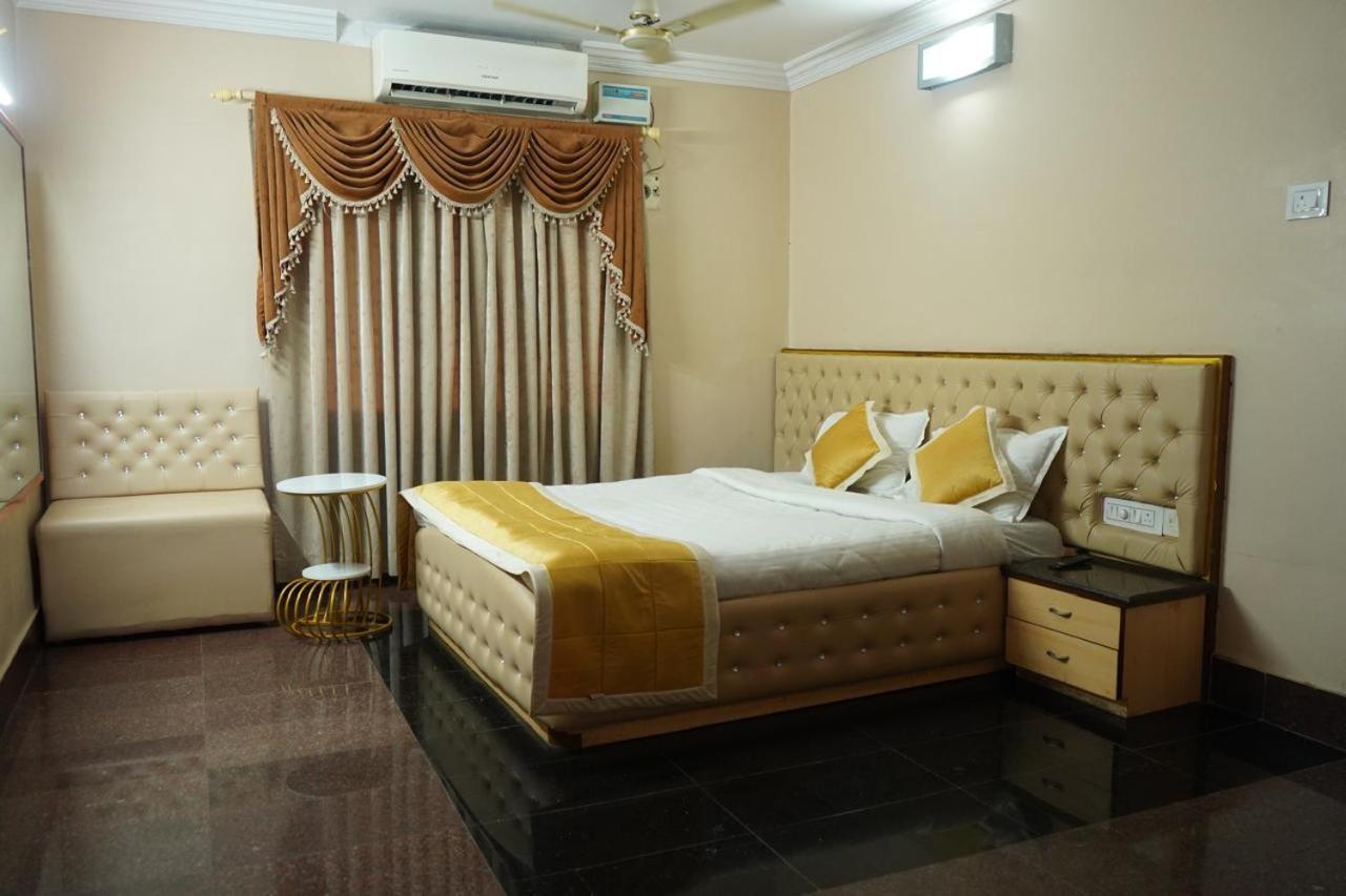 Sai Samrat Hotel Shirdi Luaran gambar